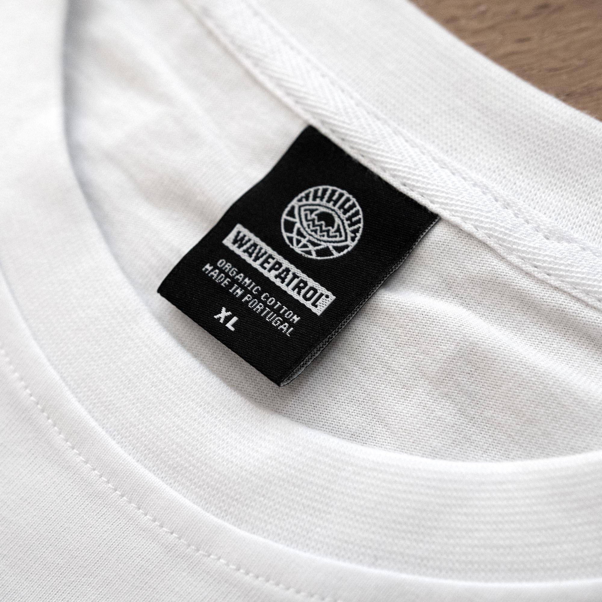 WHITE T-SHIRT BRAND LOGO